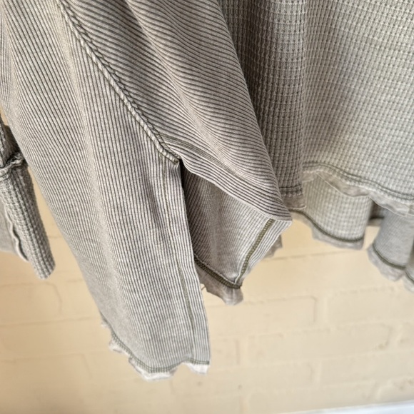 Free Peoplee shirt moss gray green waffle knit small NWT oversied shark bite hem - Picture 5 of 8